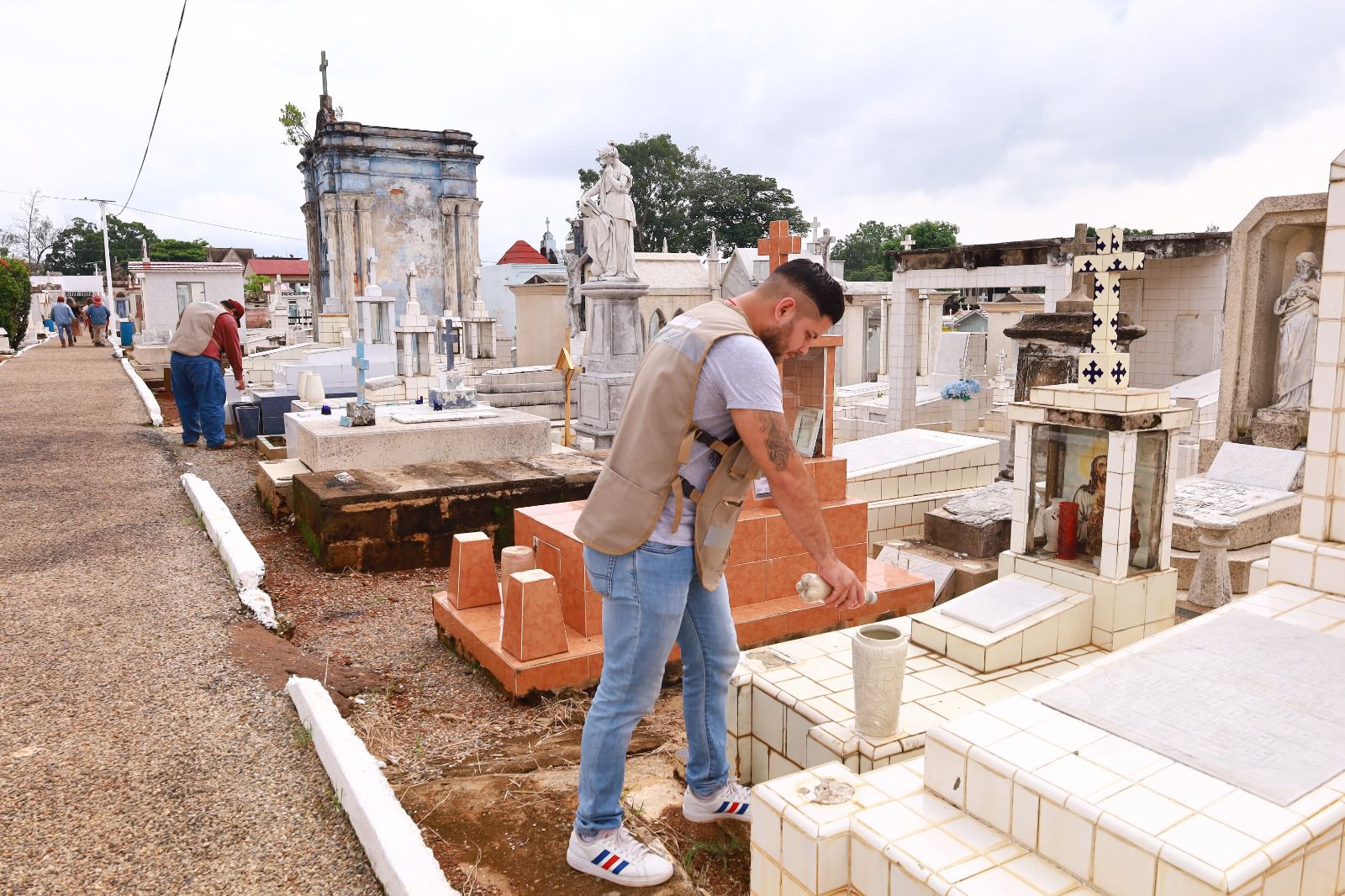 Preparativos Finales para el Día de Muertos