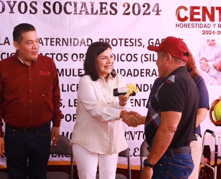 Yolanda Osuna Huerta entrega apoyos sociales a trabajadores sindicalizados