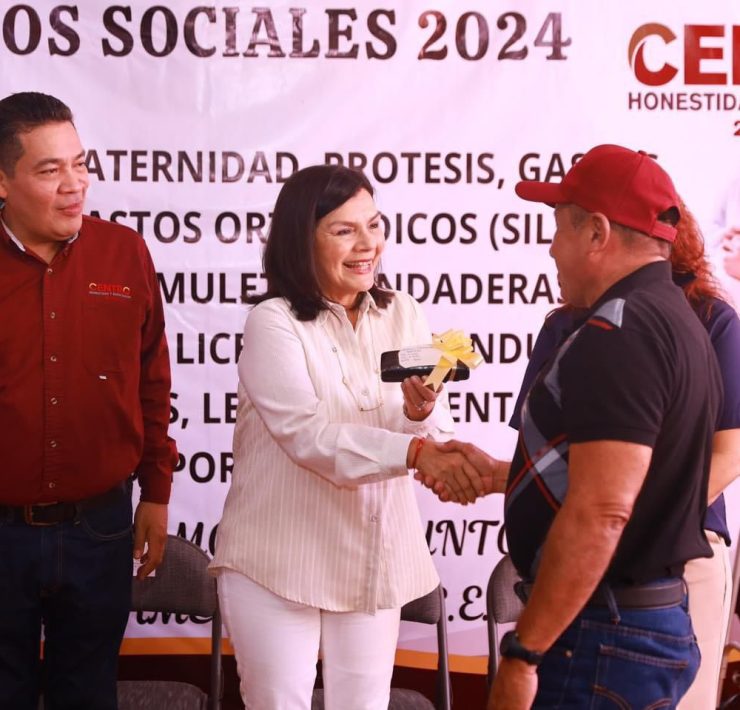 Yolanda Osuna Huerta entrega apoyos sociales a trabajadores sindicalizados