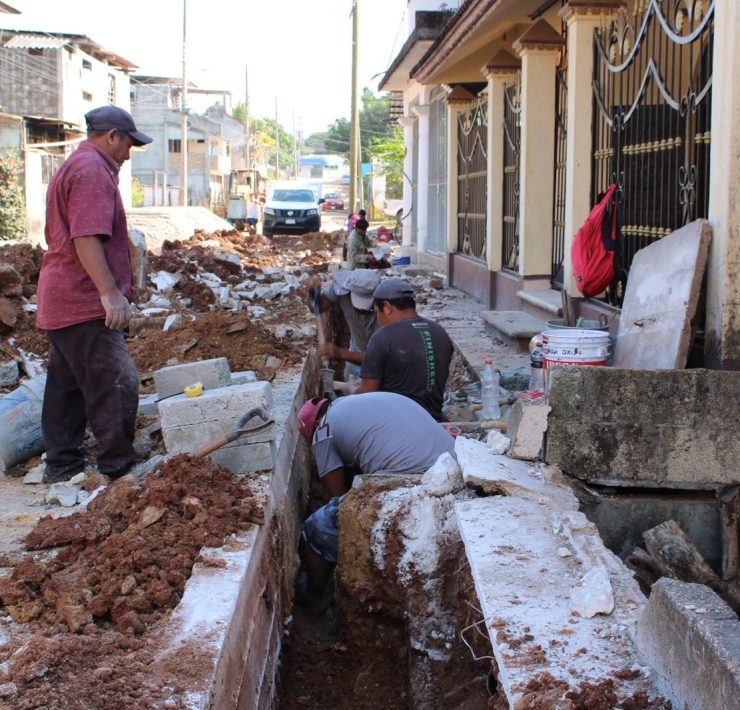 CEAS acelera construcción de red de agua potable en Villa Benito Juárez, Macuspana