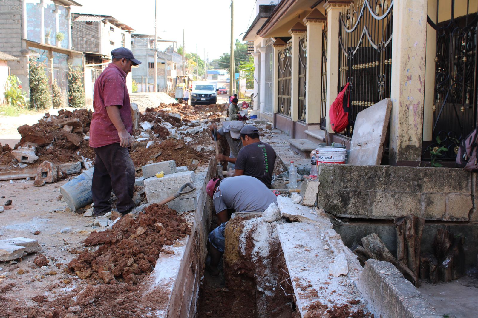 CEAS acelera construcción de red de agua potable en Villa Benito Juárez, Macuspana