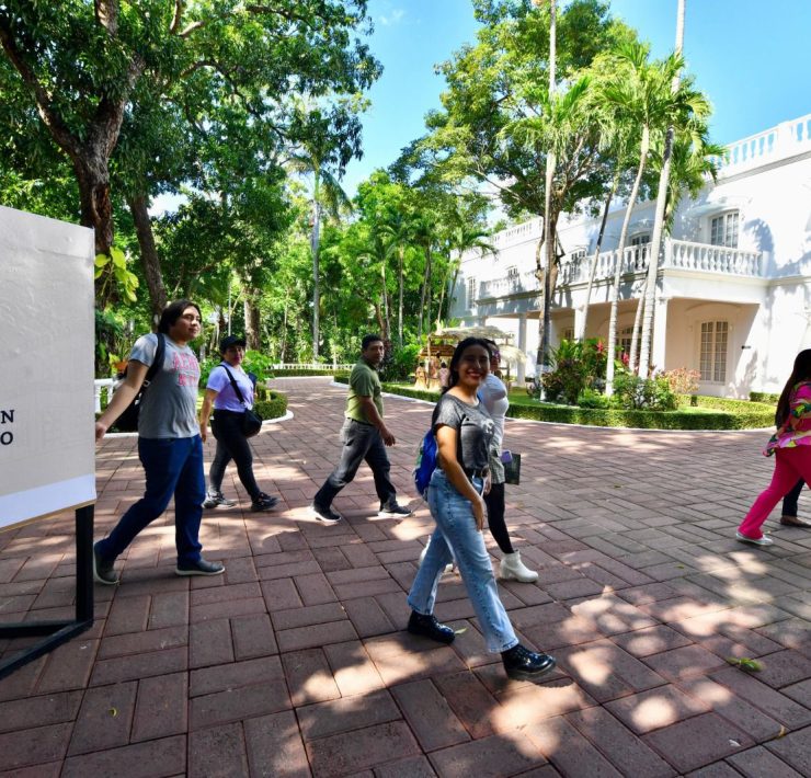 Familias Disfrutan Domingo Cultural