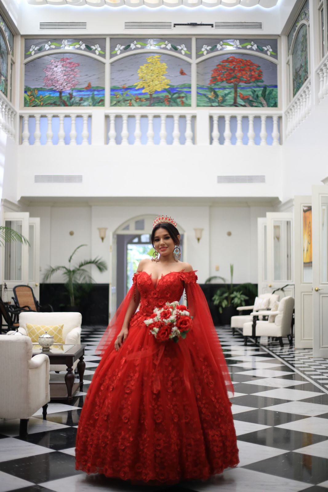 Quinceañeras inmortalizan sus recuerdos más bellos