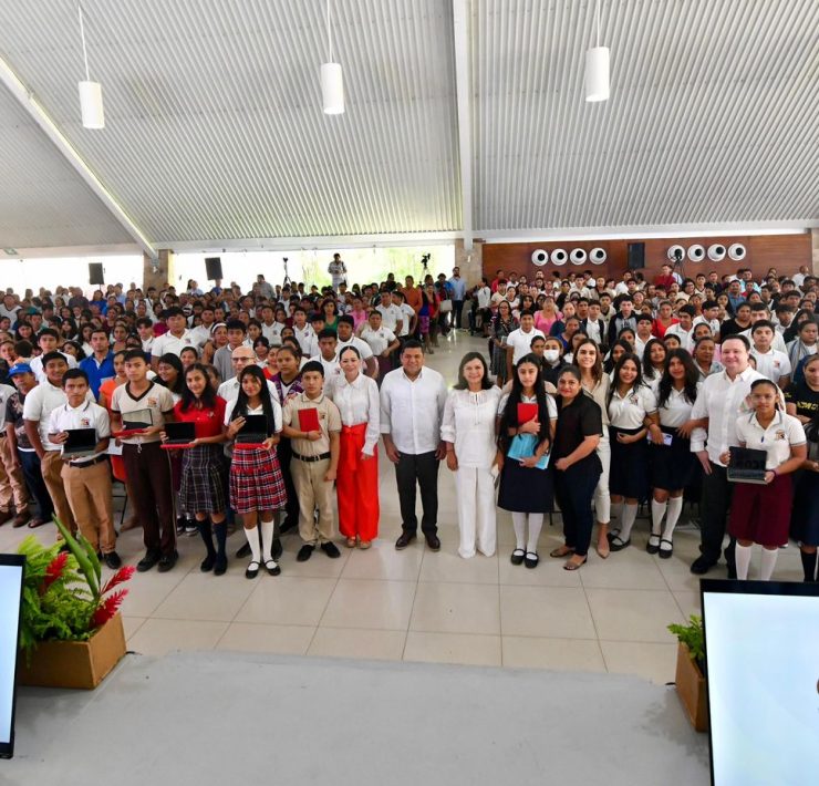 Impulsan la educación en Centro con kits digitales para estudiantes