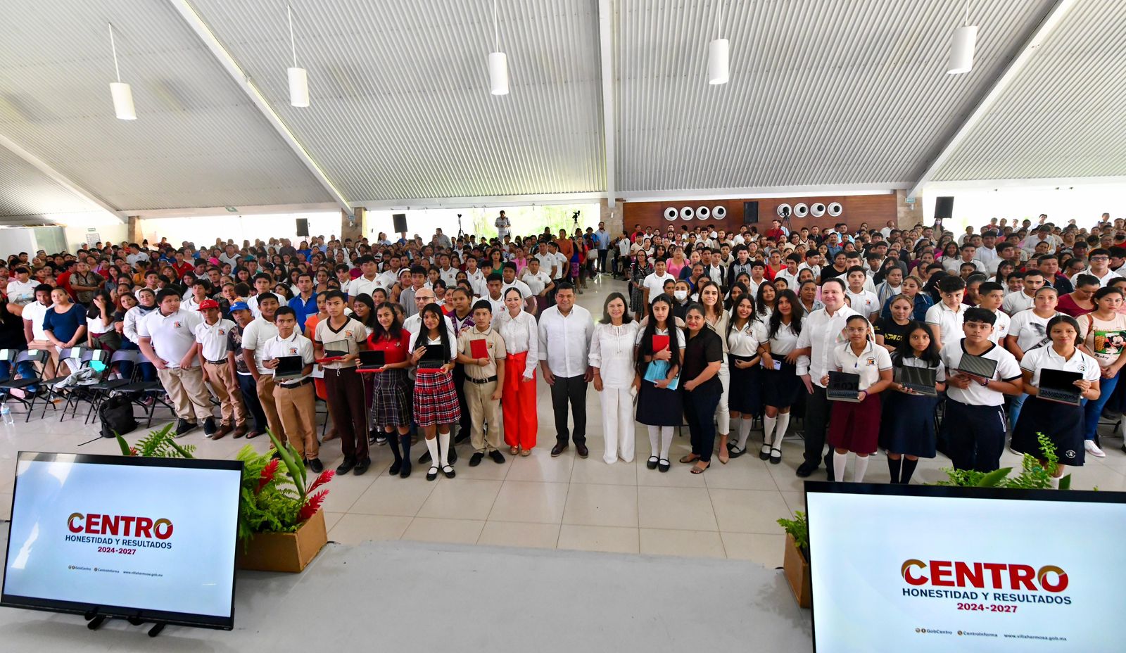 Impulsan la educación en Centro con kits digitales para estudiantes