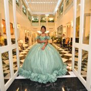 Quinceañeras inmortalizan sus recuerdos en el Centro Cultural Quinta Grijalva