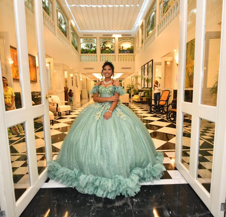 Quinceañeras inmortalizan sus recuerdos en el Centro Cultural Quinta Grijalva