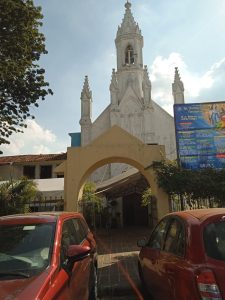 Con motivo de celebrarse mañana domingo 8 de diciembre a la Inmaculada Virgen de la Concepción, los alrededores estará la romería de quienes pertenecen a esta hermosa iglesia que quizá, después de la Catedral del Señor de Tabasco, es la más fotografiada por los visitantes.