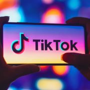 Perplexity propone fusionarse con TikTok para evitar su cierre