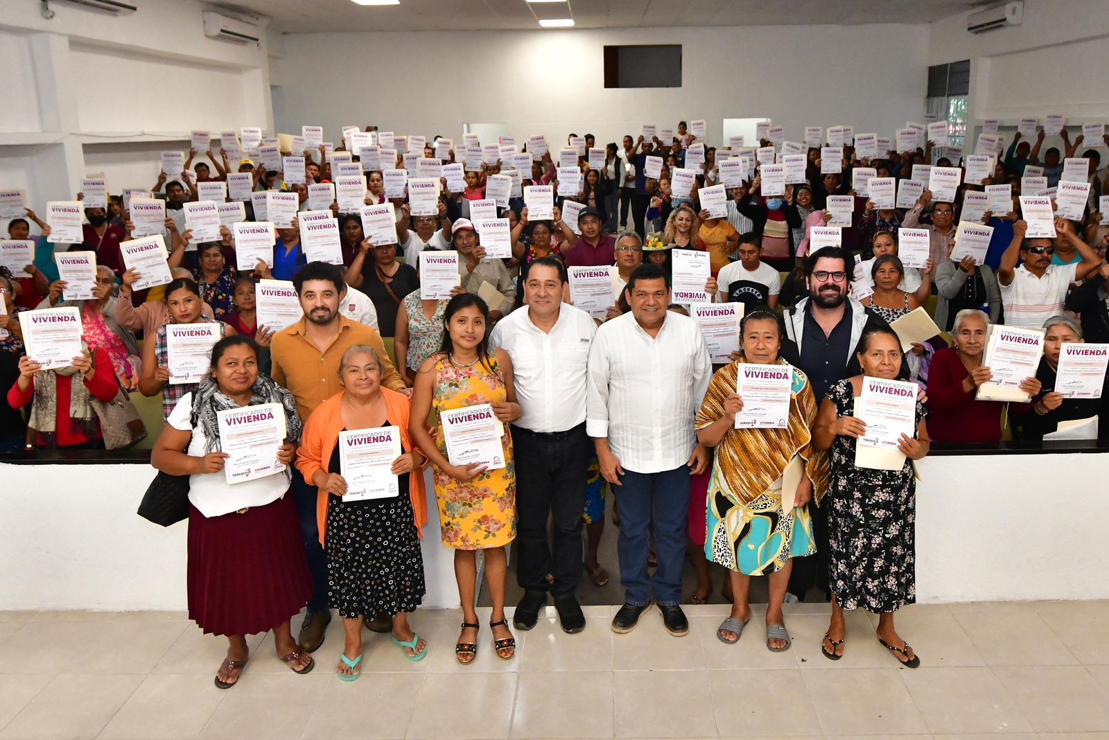 Gobierno entrega 200 Certificados de Viviendas en Centla