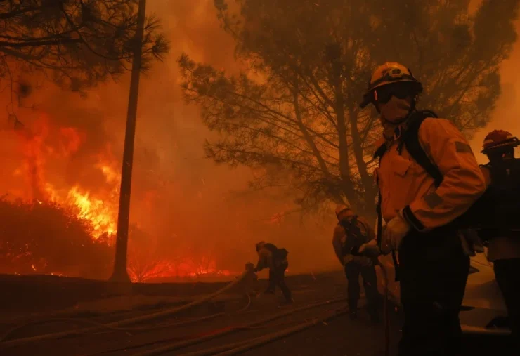 Consulado Mexicano en Los Ángeles atiende a connacionales tras incendios en el condado