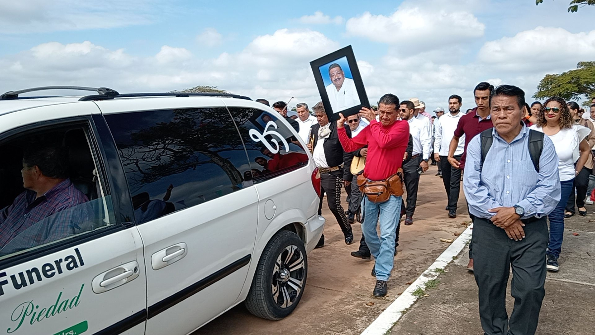 La familia y amigos rinden homenaje