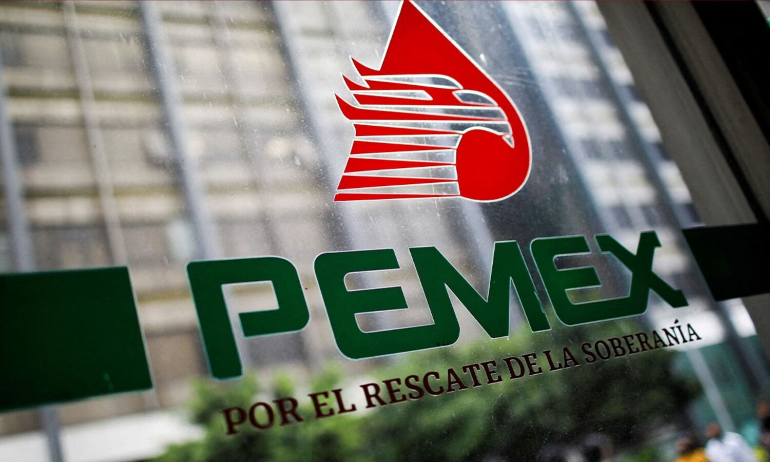 Deuda millonaria de Pemex desata crisis