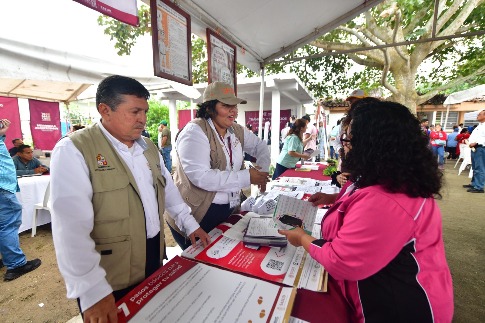 Entrega de tabletas a estudiantes