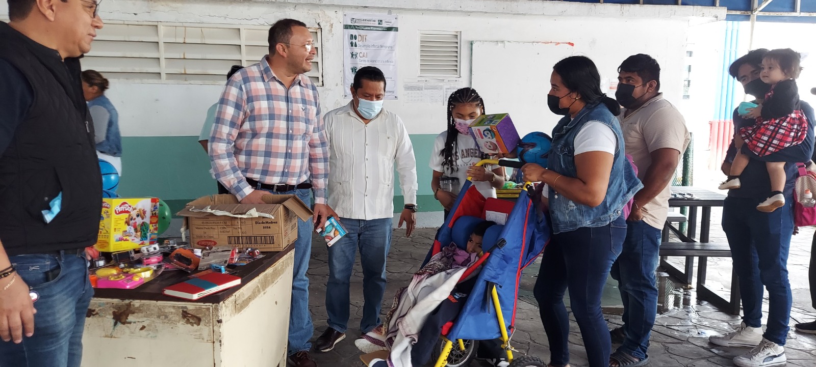 Actúa entrega juguetes