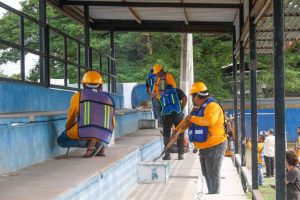 Los trabajos en el Campo de la Bojórquez incluyen nueva iluminación LED, rehabilitación de gradas y baños, y mejoras integrales para beneficio de la comunidad.