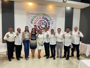 Integrantes de Ruta 5 Yucatán celebran su compromiso con la transparencia, el desarrollo y el progreso de la región.