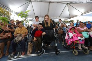 Vecinos reciben atención personalizada durante la Jornada de Atención Ciudadana en Mérida, impulsada por el Ayuntamiento.