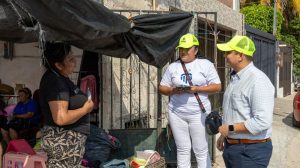 Ciudadanos participando activamente en el programa "Diseña tu ciudad", donde los ciudadanos diseñan los espacios públicos para mejorar parques y áreas comunitarias.