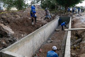 La Presidenta Municipal, Cecilia Patrón, junto a su equipo, inspecciona las obras de bacheo y drenaje que avanzan en las colonias de Mérida.