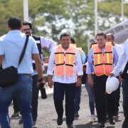 Javier May supervisó obras carreteras