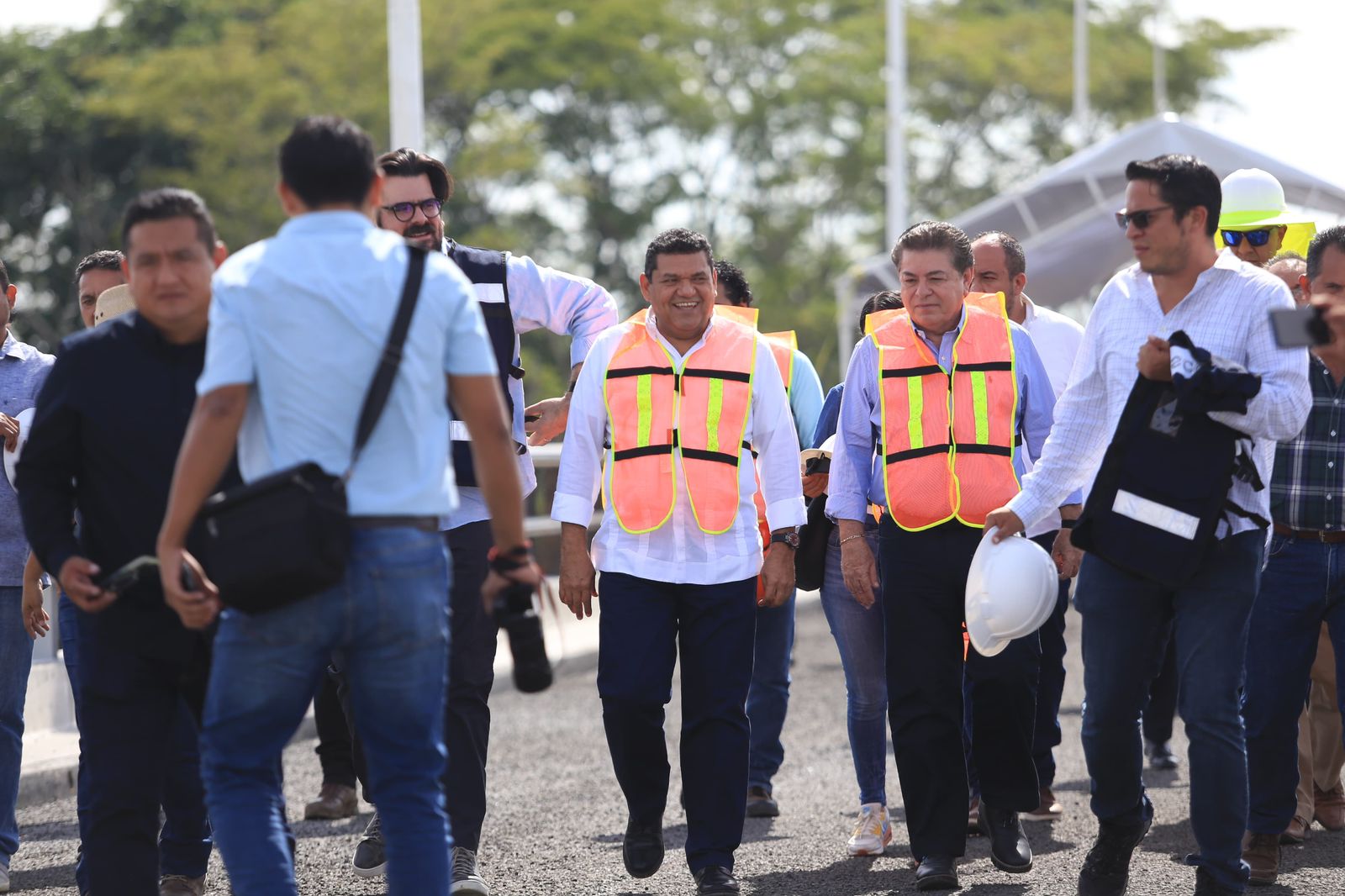 Javier May supervisó obras carreteras