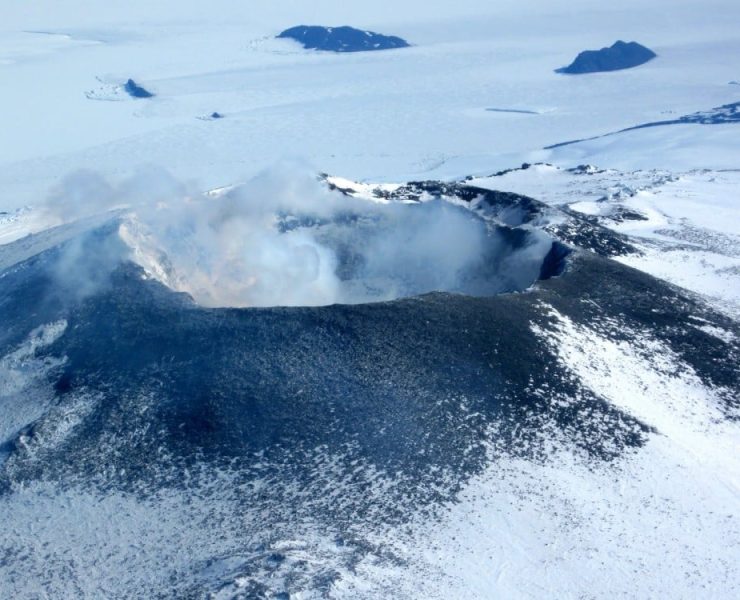 Volcanes en la Antártida podrían hacer erupción gracias al deshielo