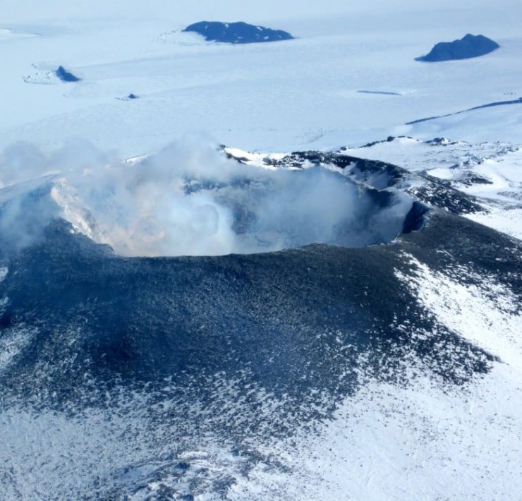 Volcanes en la Antártida podrían hacer erupción gracias al deshielo