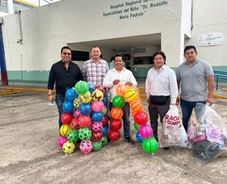 Reciben infantes del Hospital del Niño juguetes en el Día de Reyes