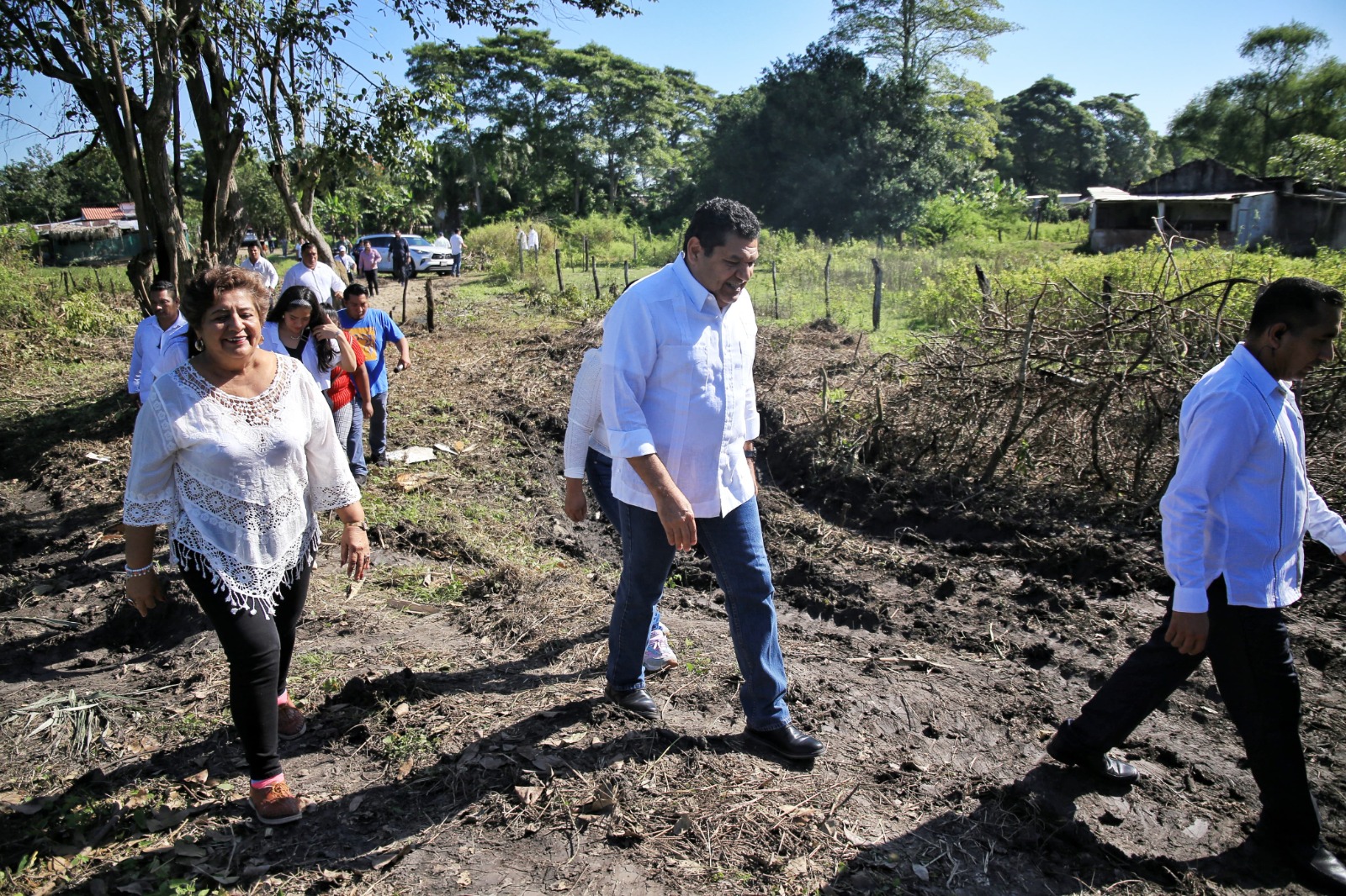 Supervisión de obras educativas en Pino Suárez