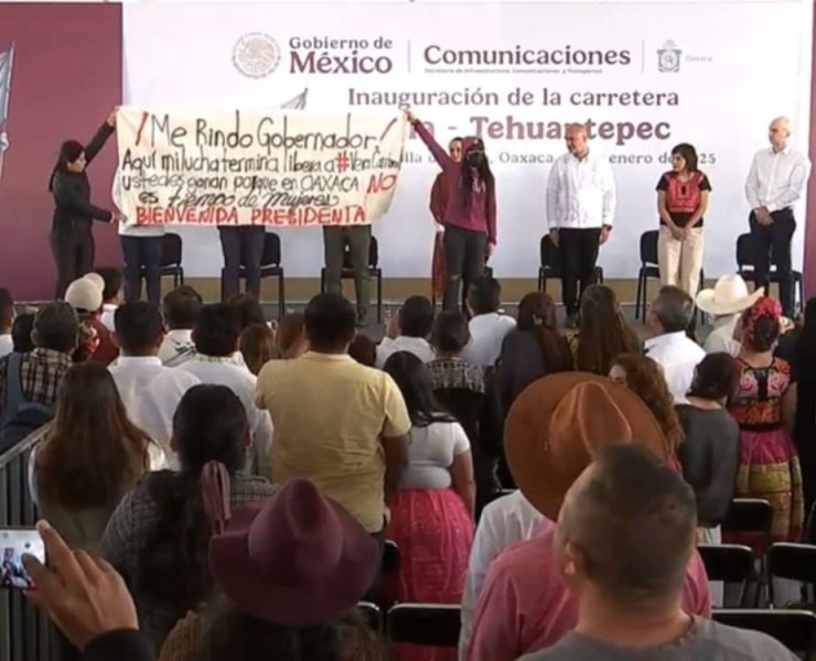 María Elena Ríos denuncia impunidad en Oaxaca durante acto oficial con Sheinbaum