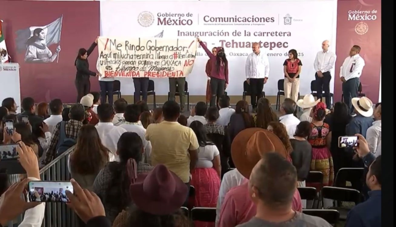 María Elena Ríos denuncia impunidad en Oaxaca durante acto oficial con Sheinbaum