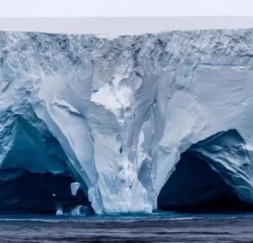 El iceberg A23a sigue en movimiento con riesgo de colisionar