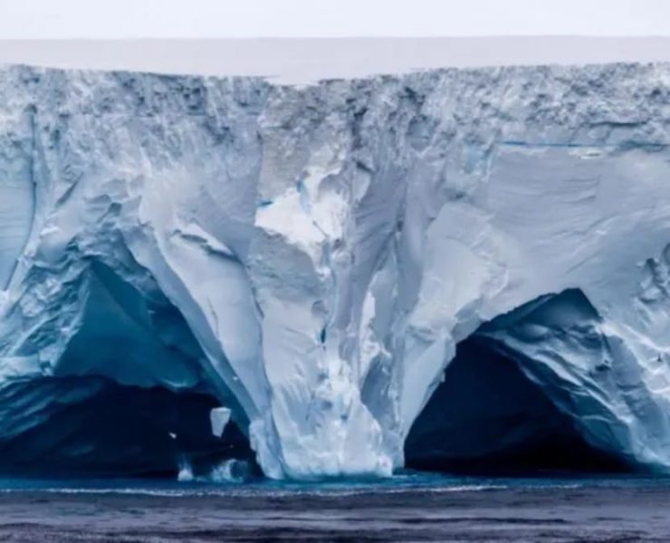 El iceberg A23a sigue en movimiento con riesgo de colisionar