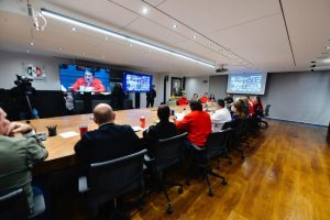 Alejandro Moreno reafirma unidad en reunión con liderazgos estatales del PRI, destacando la estrategia para las próximas elecciones.