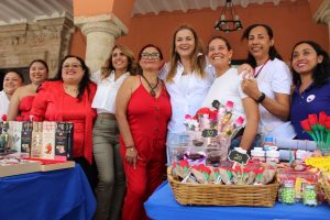 La Alcaldesa Cecilia Patrón impulsando el crecimiento de las mujeres emprendedoras en Mérida con apoyo y capacitaciones.