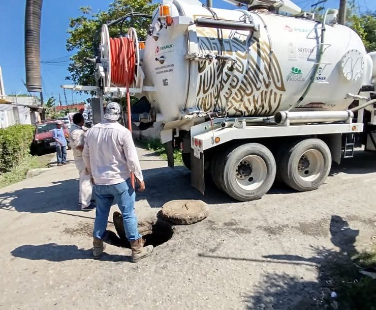 Intensifica CEAS limpieza en drenajes en las cabeceras municipales