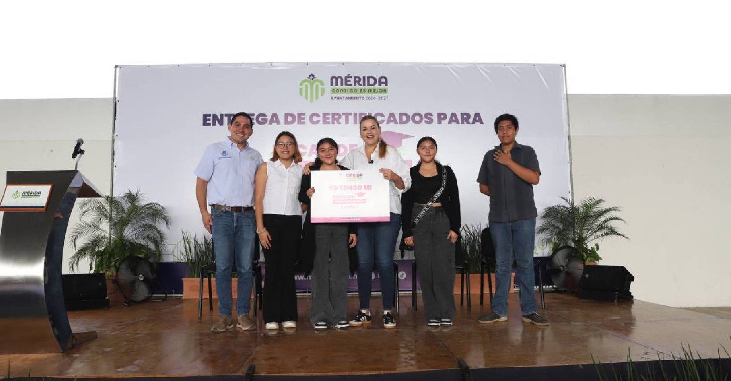 Jóvenes meridanos reciben apoyo en sus estudios con becas y cursos