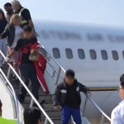 Llegaron a Tabasco 130 mexicanos deportados de EE.UU.