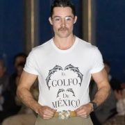 Patricio Campillo Impone Tendencia en el Fashion Week de NY con Playera de “El Golfo de México”