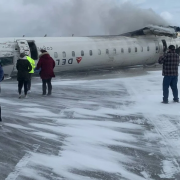 Avión de Delta Airlines se vuelca en Canadá: imágenes impactantes del accidente