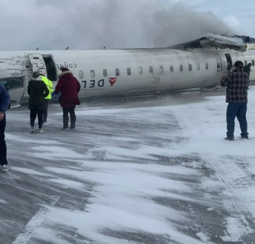 Avión de Delta Airlines se vuelca en Canadá: imágenes impactantes del accidente