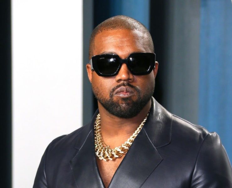 Kanye West pierde contrato por polémica en los Grammy 2025