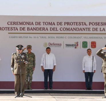 ¡Javier May presente en la Toma de Protesta en Zona Militar!