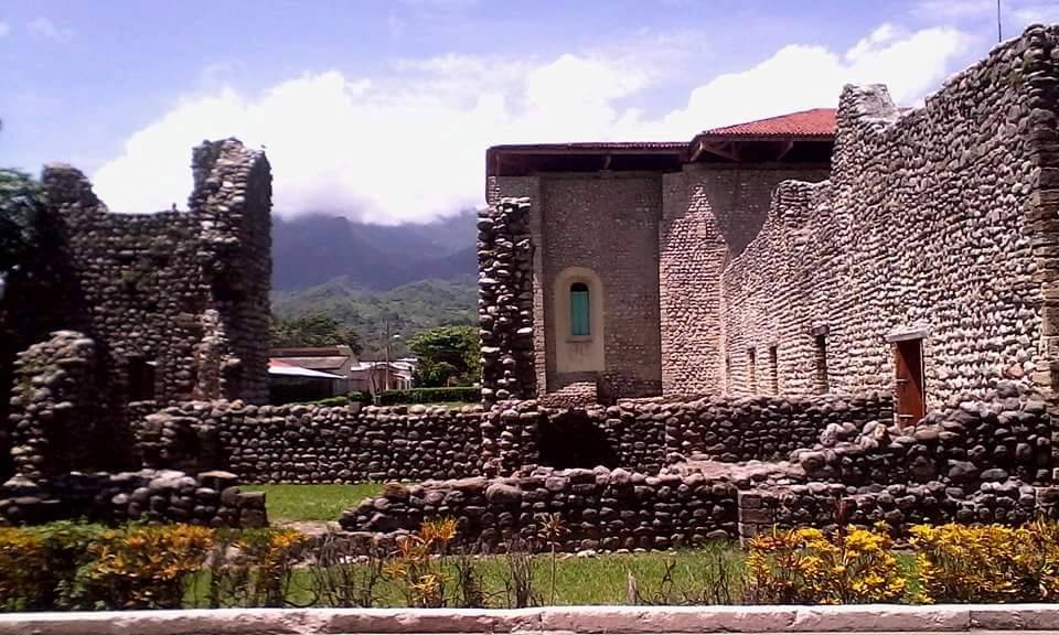 PIEDRA SOBRE PIEDRA