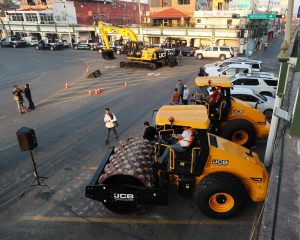 Avance imparable en Cárdenas: Maquinaria pesada lista para transformar la infraestructura del municipio. ¡El desarrollo no se detiene!