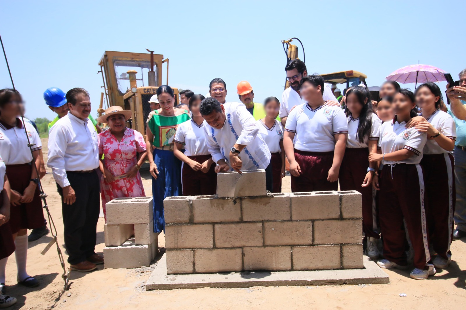 Colocan primera piedra del Plantel 52 del Cobatab