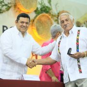 Entregan reconocimientos a docentes