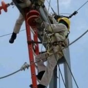 Se restablece energía eléctrica en la zona Country de Villahermosa