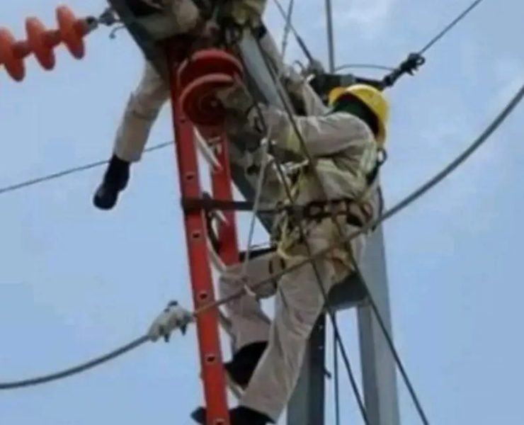 Se restablece energía eléctrica en la zona Country de Villahermosa